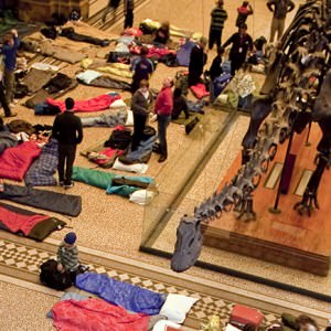 Hintze Hall tijdens Dino Snores – Foto: Natural History Museum